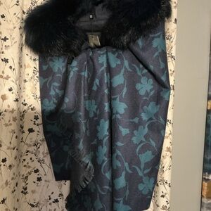 Laundry By Shelli Segal Navy & Teal Floral Wrap Cape with Blue Fur Collar